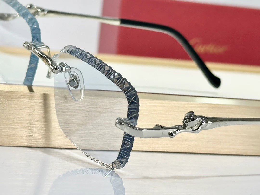 diamond cut glasses that change color when exposed to ultraviolet light diamond cut glasses that change color when exposed to ultraviolet light