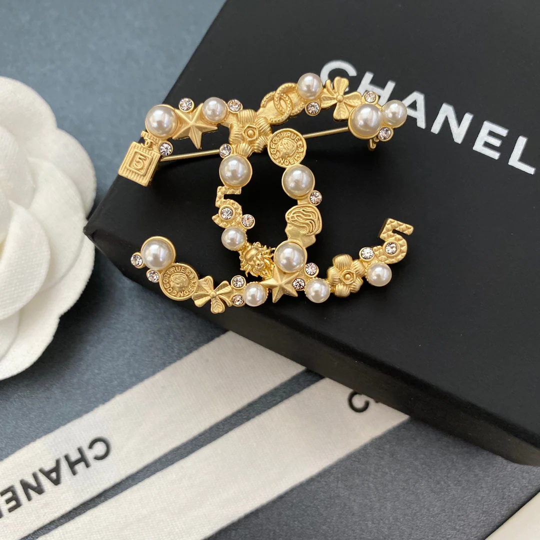 classic diamond pearl gold brooch classic diamond pearl gold brooch