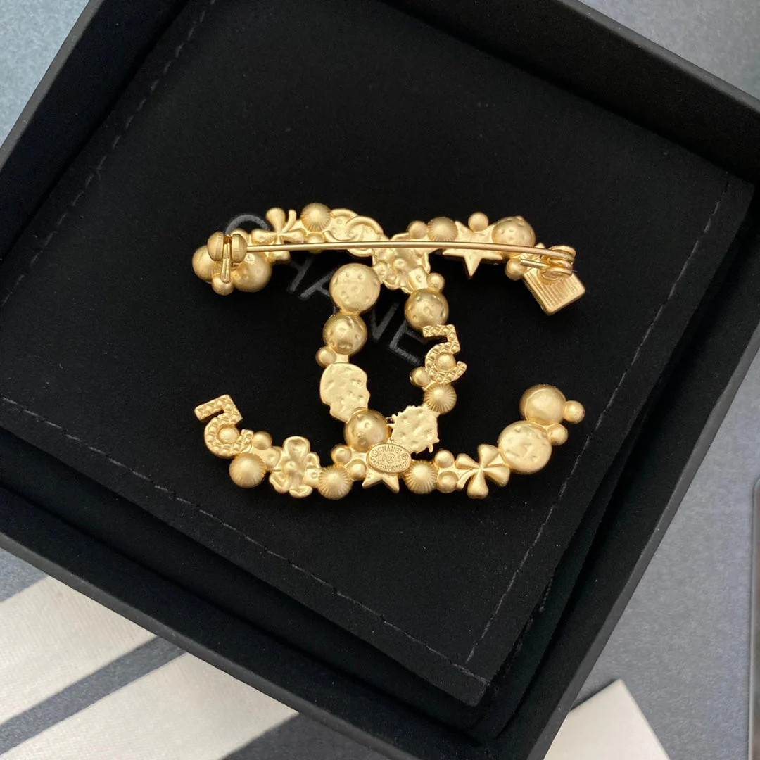 classic diamond pearl gold brooch classic diamond pearl gold brooch